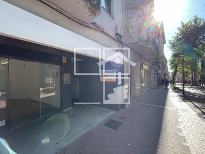 Inmueble en Calle Font Vella    bajos, Barcelona