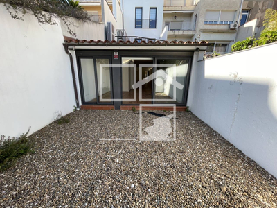 Inmueble en Calle Font Vella    bajos, Barcelona