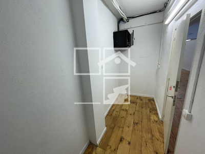 Inmueble en Calle Font Vella    bajos, Barcelona