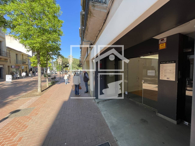 Inmueble en Calle Font Vella    bajos, Barcelona