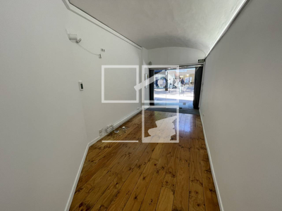 Inmueble en Calle Font Vella    bajos, Barcelona