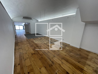 Inmueble en Calle Font Vella    bajos, Barcelona