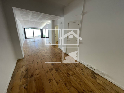 Inmueble en Calle Font Vella    bajos, Barcelona