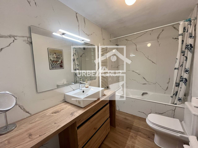 Local en Avenida Montserrat    2, Sant Esteve Sesrovires Barcelona