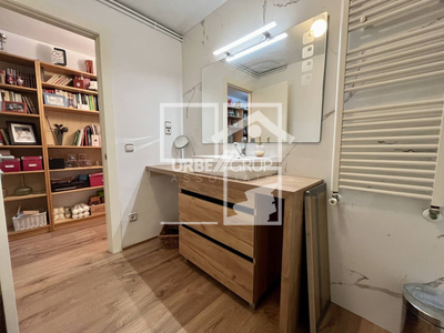 Local en Avenida Montserrat    2, Sant Esteve Sesrovires Barcelona