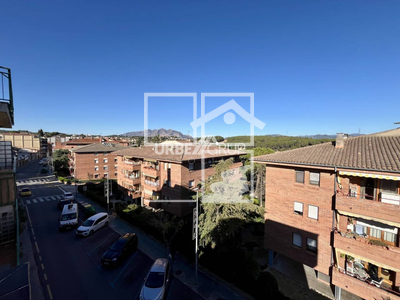 Local en Avenida Montserrat    2, Sant Esteve Sesrovires Barcelona