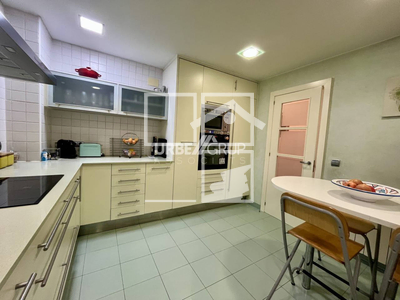 Local en Avenida Montserrat    2, Sant Esteve Sesrovires Barcelona